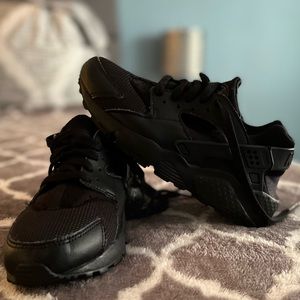 SOLD Black Nike Air Huarache